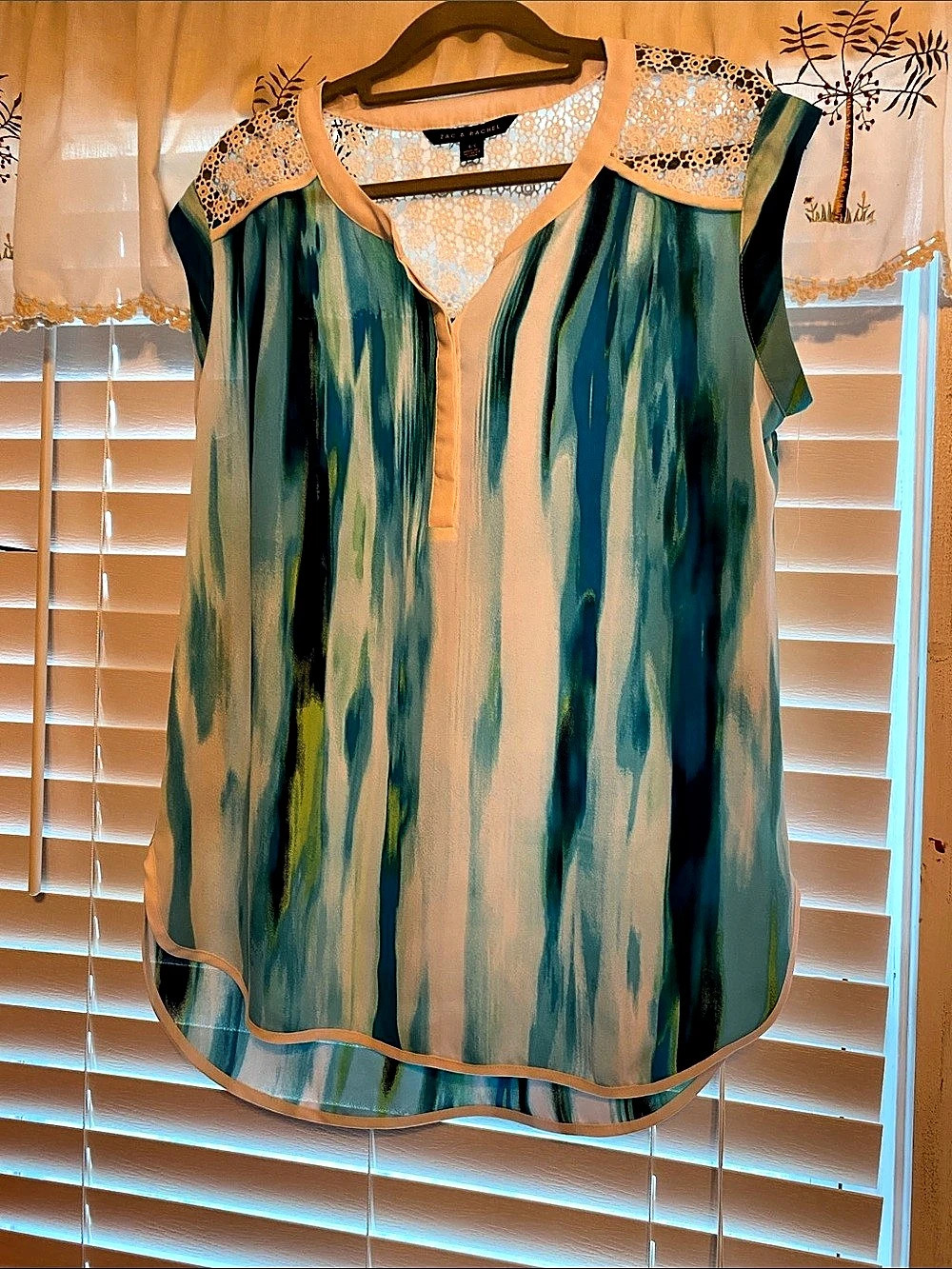 Zac & Rachel Abstract Lace Yoke Blouse in Aqua & Green Size Small Like New.